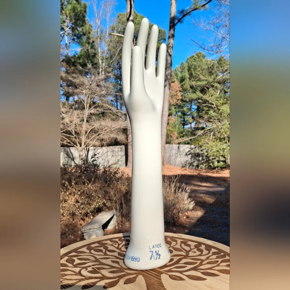 Vintage 1990 Imperial Porcelain Trenton NJ 15.5 Inch Porcelain 7.5 Glove Mold